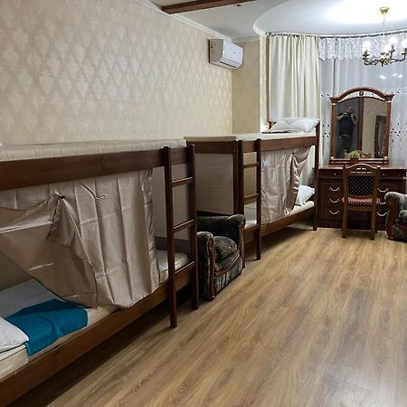 Ararat-Osokorki Hostel キエフ エクステリア 写真