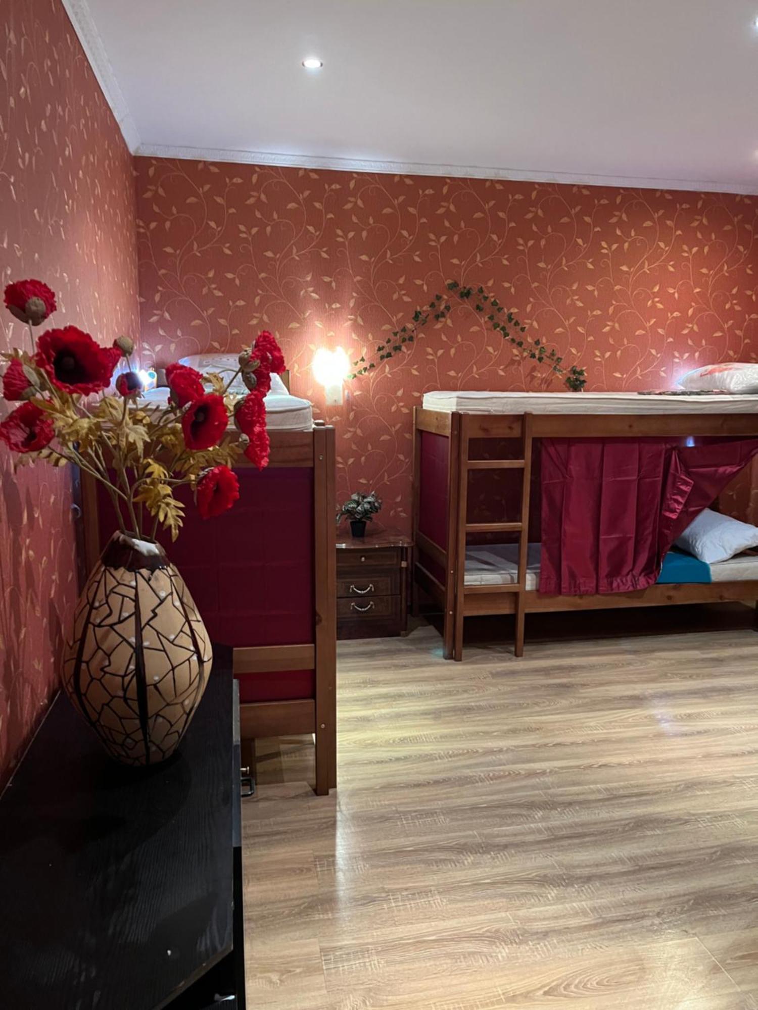 Ararat-Osokorki Hostel キエフ エクステリア 写真