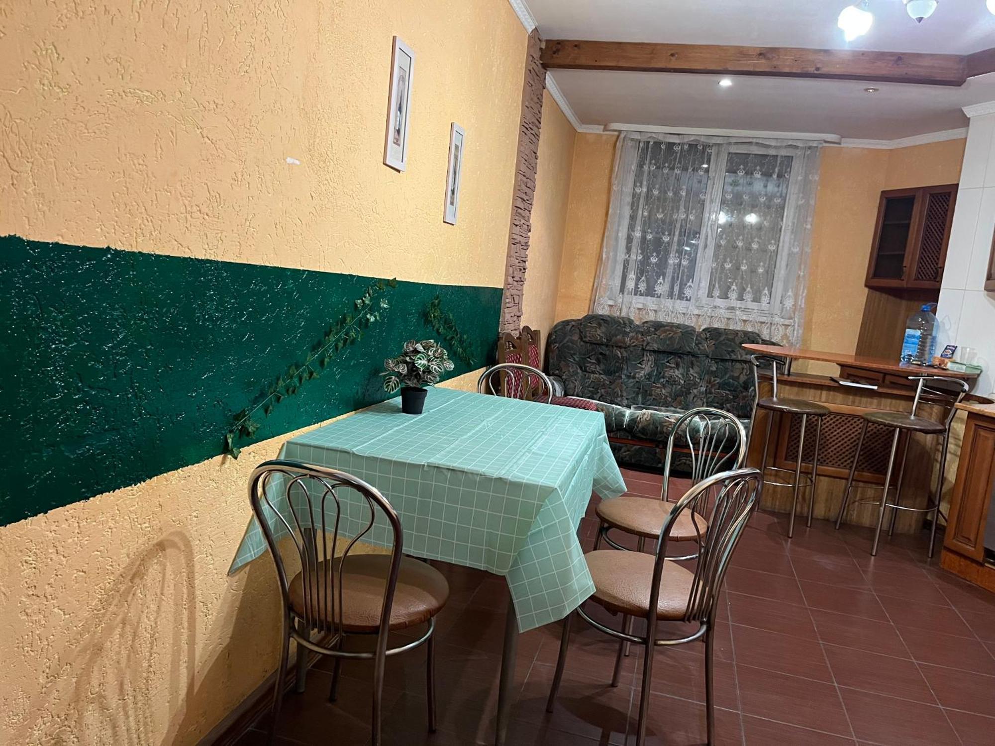 Ararat-Osokorki Hostel キエフ エクステリア 写真