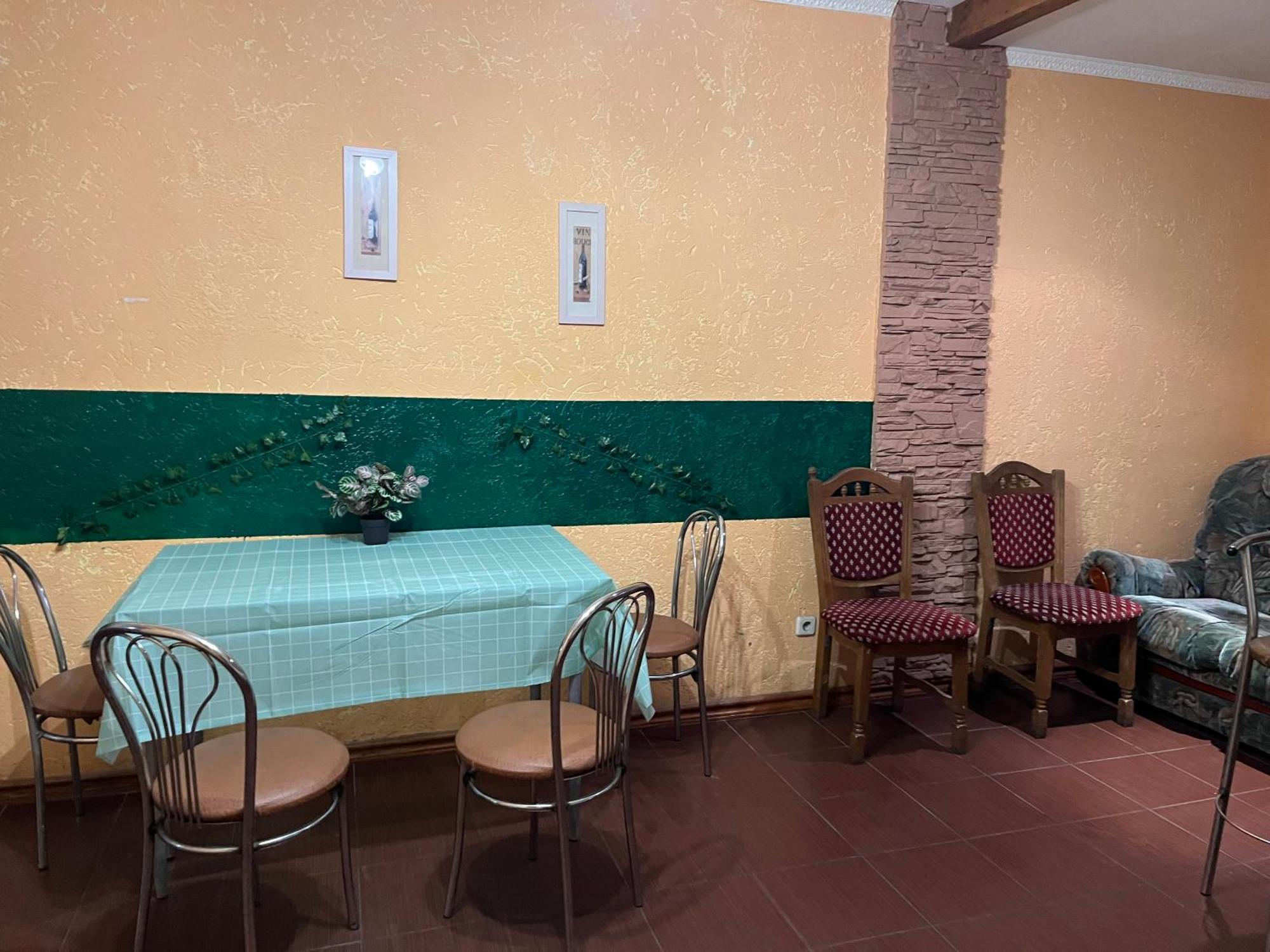 Ararat-Osokorki Hostel キエフ エクステリア 写真